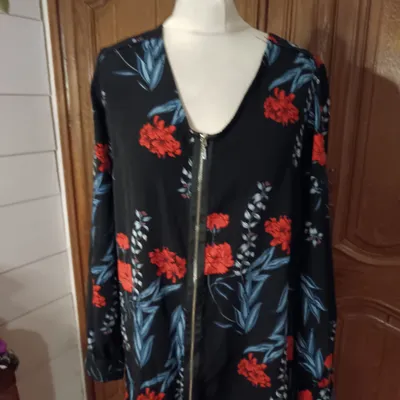 Robe noir fleur rouge bleu kiabi 